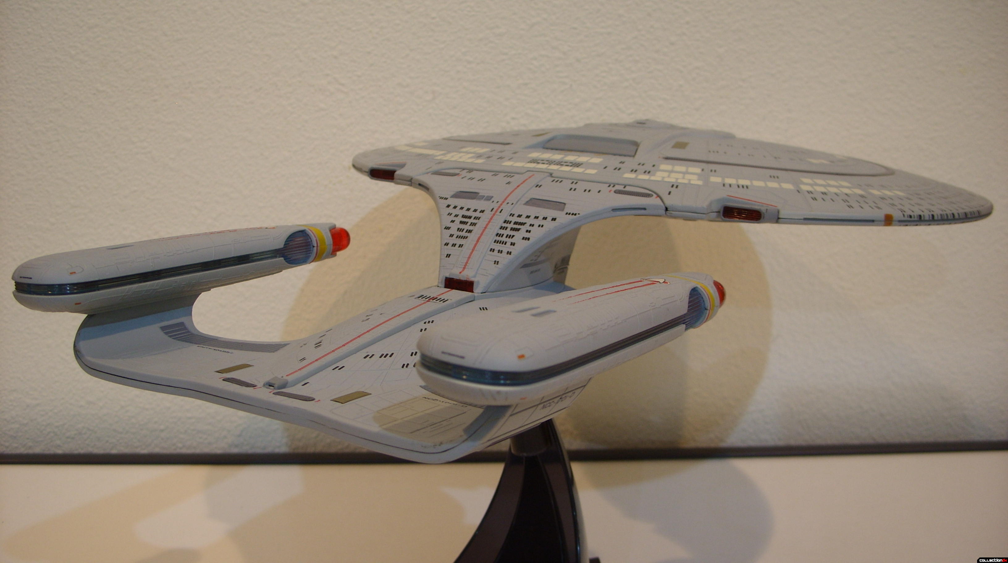 Starship Legends U.S.S. Enterprise-D (stern)