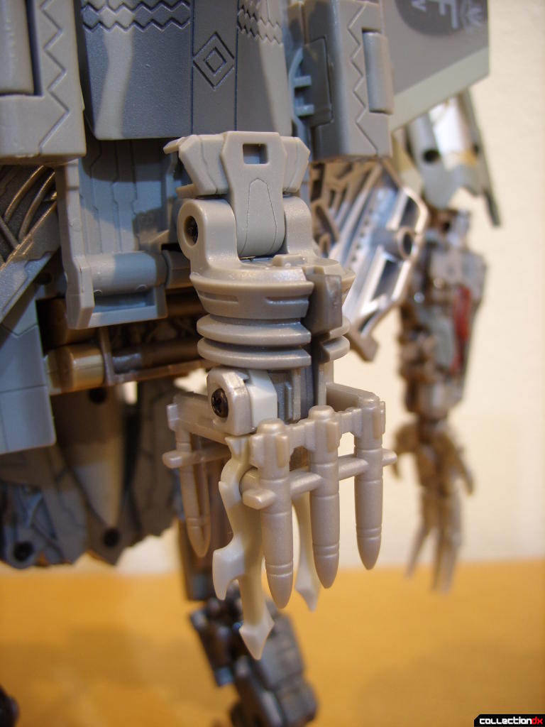 Masterpeice Movie Series Starscream- Robot Mode (missile aluncher attached to back)