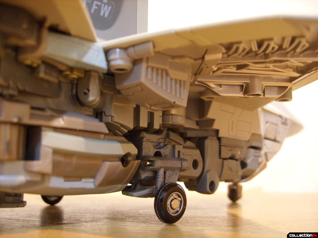 Masterpeice Movie Series Starscream- Vehicle Mode (body detail)(4)