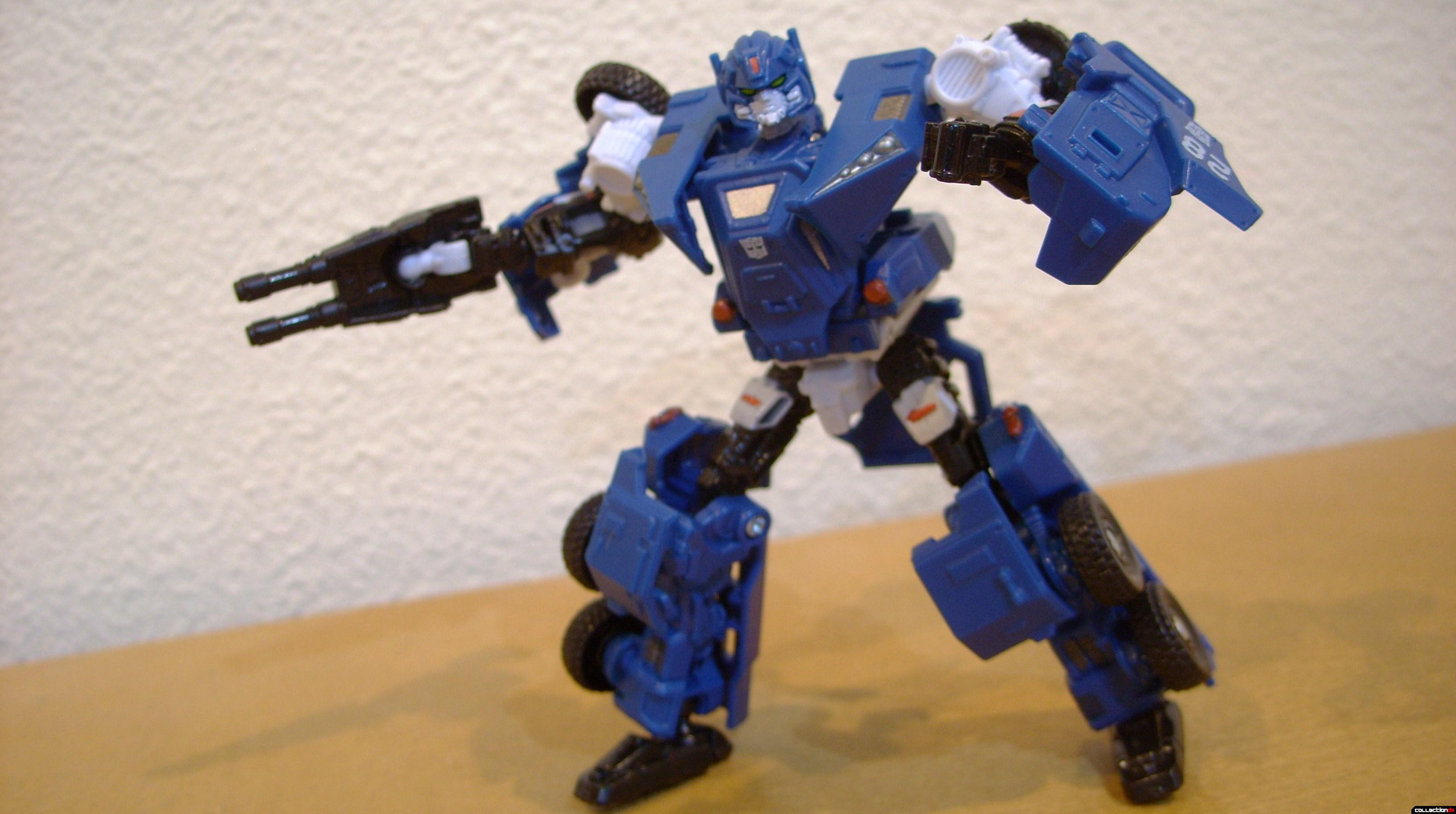 Scout-class Autobot Breacher- Robot Mode posed