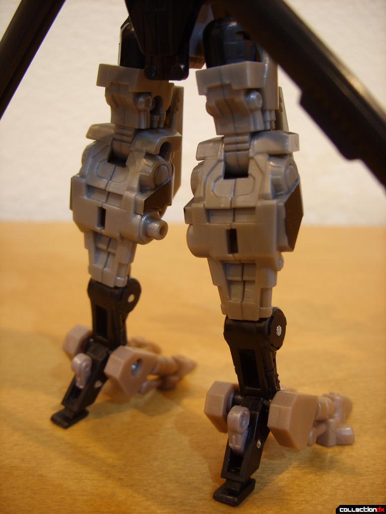 Deluxe-class Autobot Tomahawk- robot mode (legs, back)