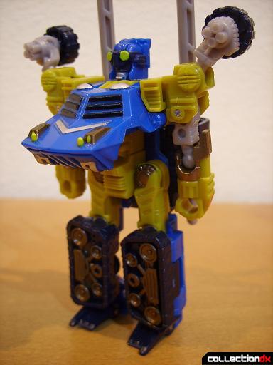 Scout-class Autobot Scattorshot- robot mode (front)