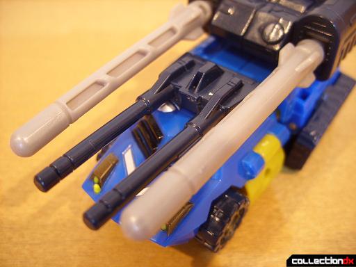 Scout-class Autobot Scattorshot- vehicle mode (rifle fit onto roof)
