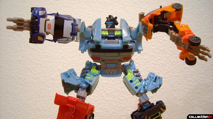Autobot Double Clutch with Rallybots- Commander Mode posed (2)