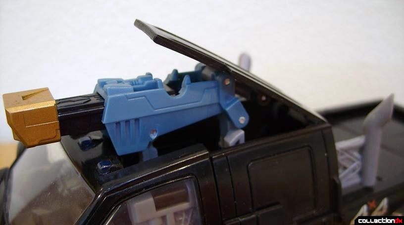 DotM Leader-class Autobot Ironhide (18)