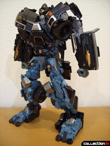 DotM Leader-class Autobot Ironhide (27)