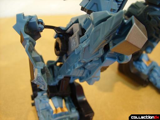 DotM Leader-class Autobot Ironhide (56)