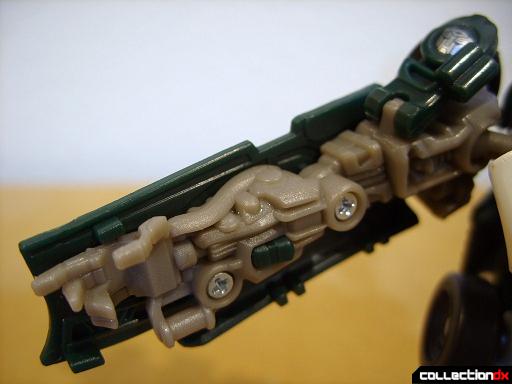 DotM Deluxe-class Autobot Roadbuster (20)