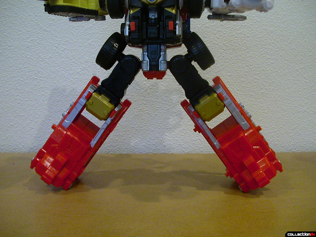 Deluxe DriveMax Megazord- leg poseability (1)