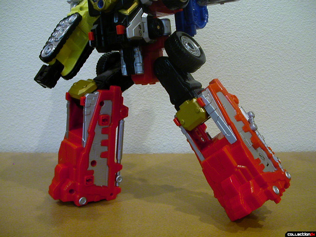 Deluxe DriveMax Megazord- leg poseability (3)