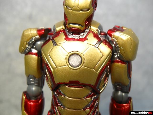 revoltech iron man 10