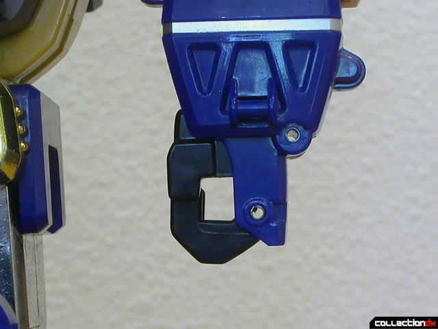 DX Ninpuu Gattai Senpuujin- left hand detail (closed)