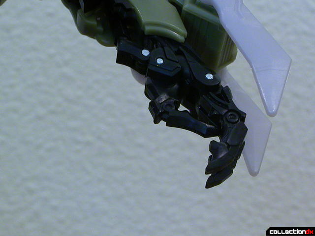 Decepticon Brawl- robot mode (fingers closed)