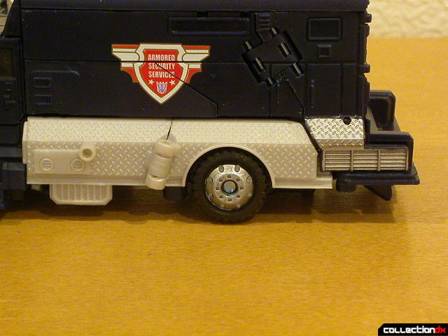 Decepticon Payload- vehicle mode (side bumpers detail)