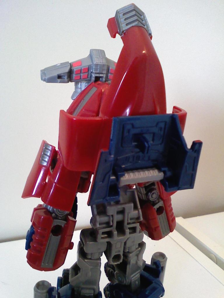 Deluxe Class Optimus Prime (War for Cybertron)