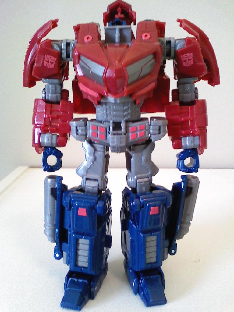 Deluxe Class Optimus Prime (War for Cybertron)