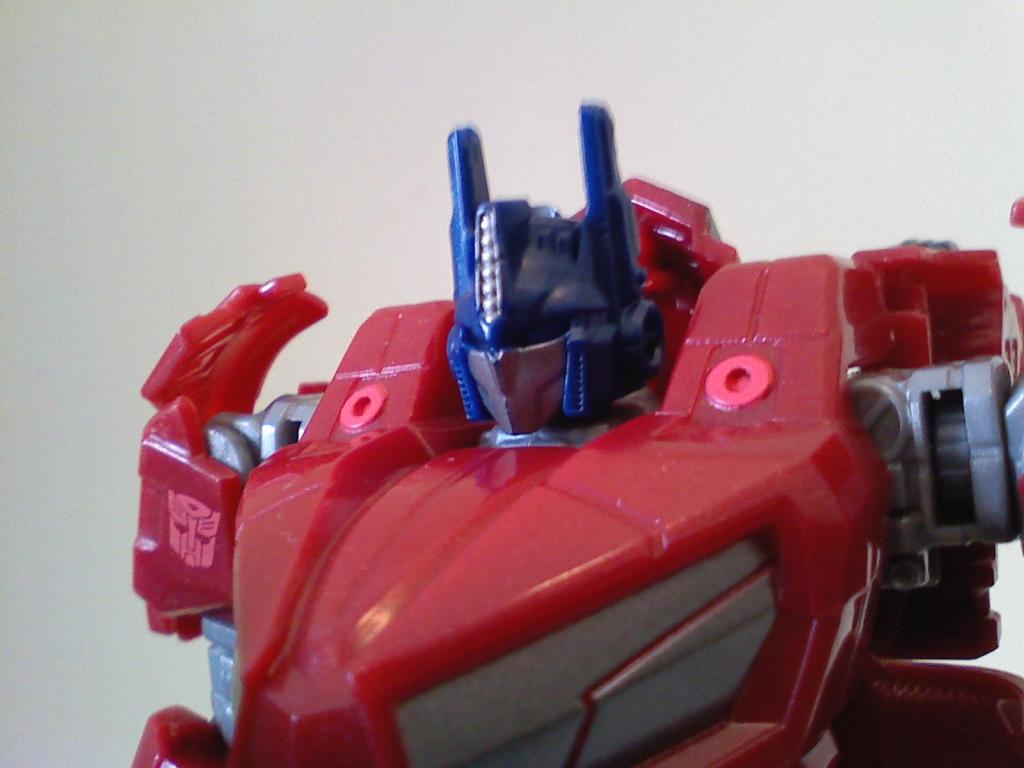 Deluxe Class Optimus Prime (War for Cybertron)