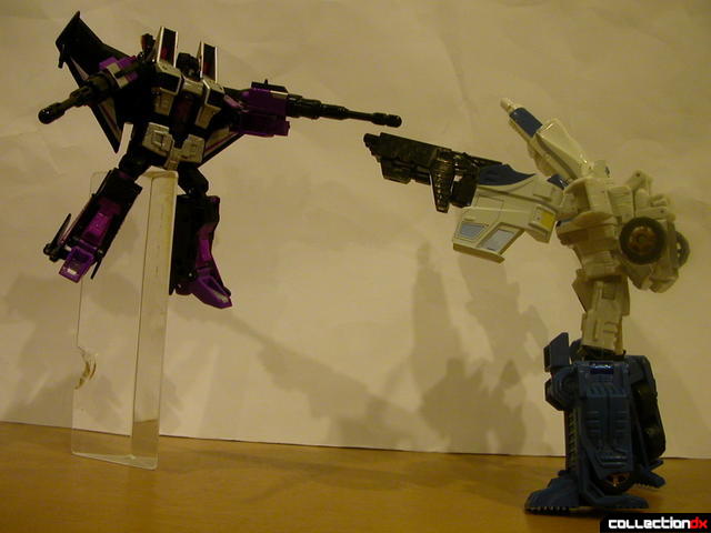 The Battle for Autobot City- Skywarp (left) and Ultra Magnus (right) stand-off (3)