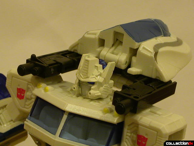Autobot Ultra Magnus- robot mode (shoulder cannons deployed)