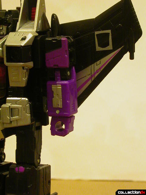 Decepticon Skywarp- robot mode (left arm, missile launcher removed from shoulder)