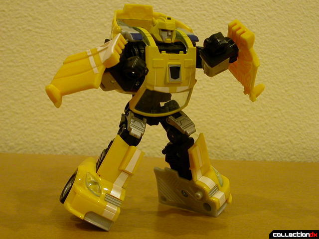 Autobot Bumblebee- robot mode posed (1)