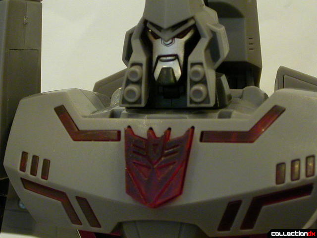 Decepticon Megatron- robot mode (light-and-sount not activated)
