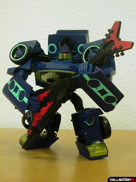 Decepticon Soundwave- robot mode posed (holding Laserbeak in disguised form)(2)