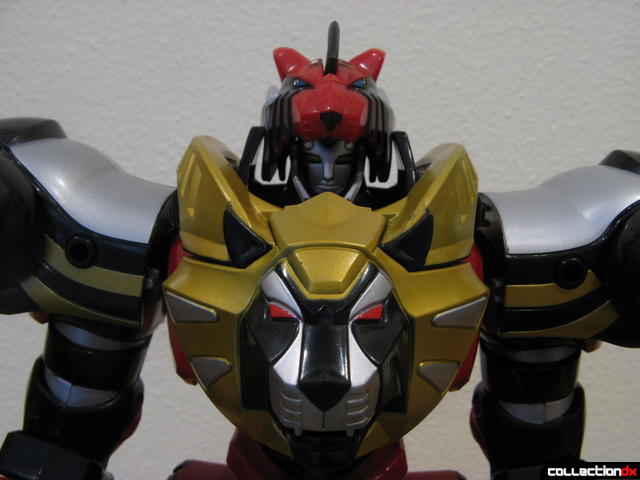 Transforming Fury Megazord Set- Ultimate Megazord (torso detail)