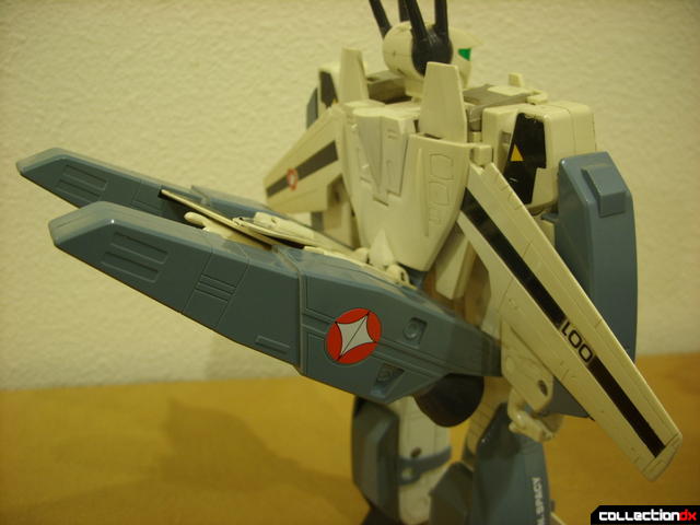 VF-1S Super Valkyrie - Battroid Mode (boosters can't stay upright if wings are open)