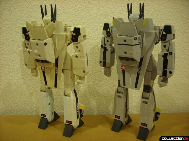 Origin of Valkyrie VF-1S (R) and 1990 reissue (L) in Battroid Mode(back)