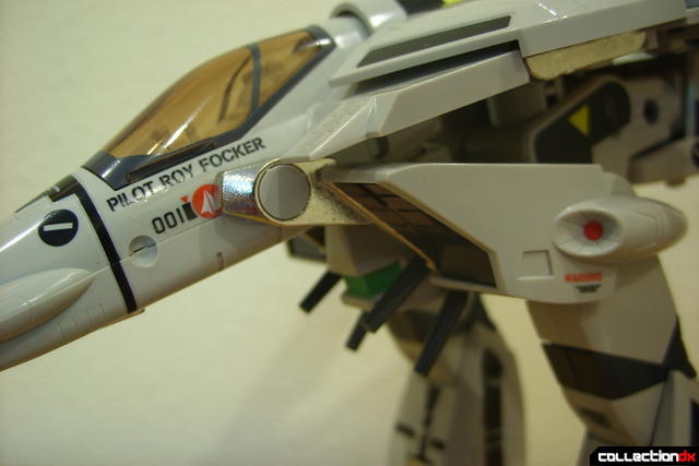 Origin of Valkyrie VF-1S Valkyrie- leg transformation bar detail (2)