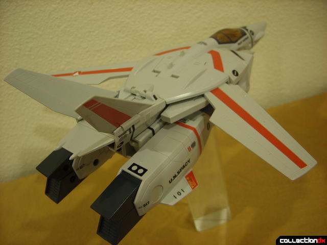 Origin of Valkyrie VF-1J Valkyrie- Fighter Mode dramatic angle (1)