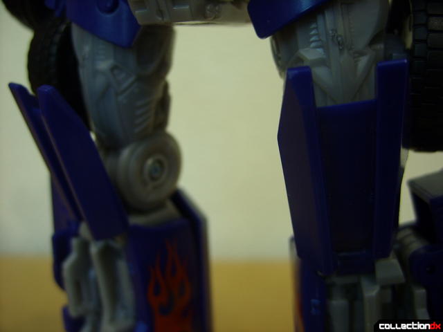 Leader-class Autobot Optimus Prime- robot mode (knee guard detail)
