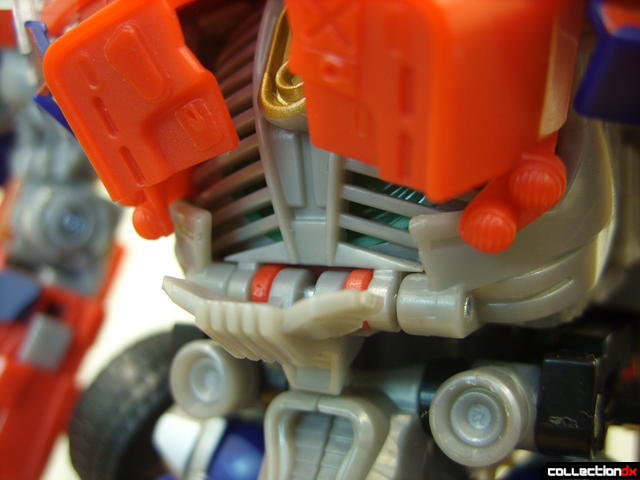 Leader-class Autobot Optimus Prime- robot mode (Mech Alive trigger, lowered)