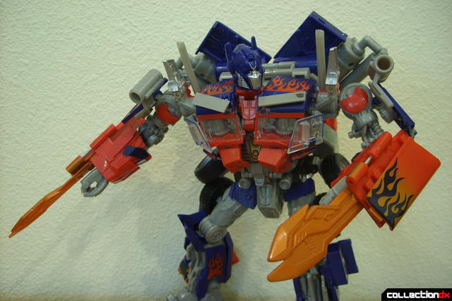 Leader-class Autobot Optimus Prime- robot mode posed (7)