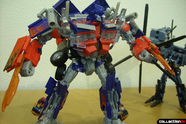 Leader-class Autobot Optimus Prime- robot mode posed (8)