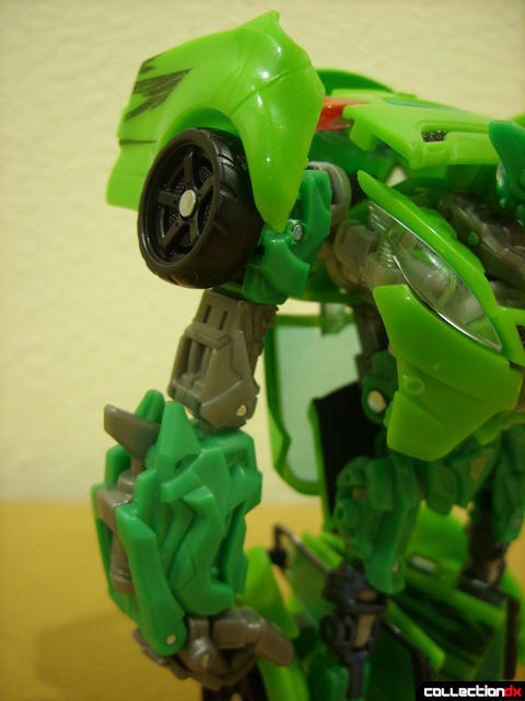 Deluxe-class Autobot Skids- robot mode (right arm detail)