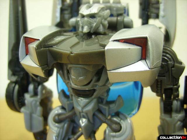 RotF Deluxe-class Sideswipe- robot mode (upper torso detail)
