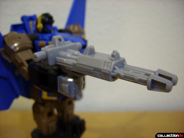 Autobot Tread Bolt without armor- robot mode (holding laser rifle)