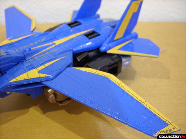 Autobot Tread Bolt without armor- vehicle mode (wing detail)