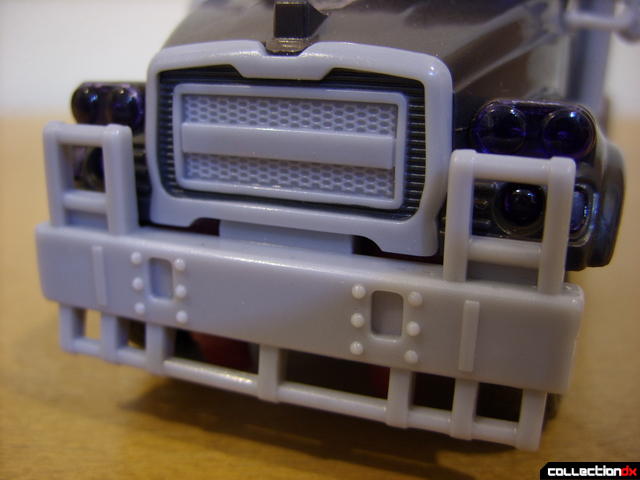 RotF Voyager-class Decepticon Mixmaster- vehicle mode (bumper and grille detail)