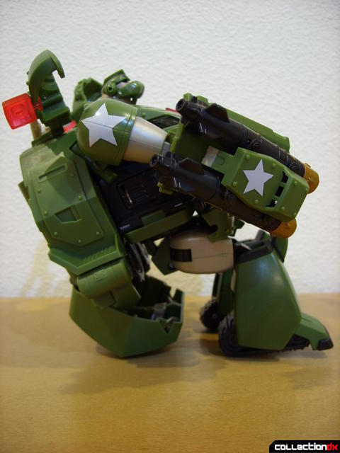 Animated Leader-class Autobot Bulkhead- kibble chair (1)