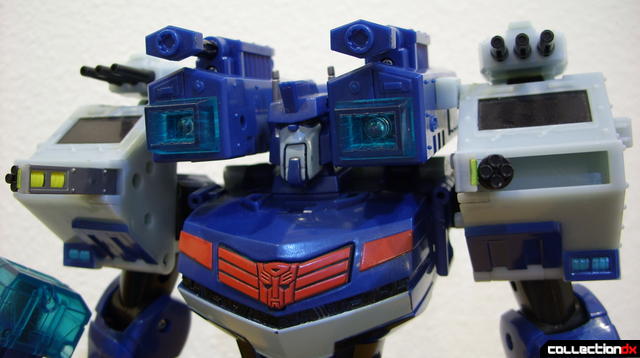Animated Leader-class Autobot Ultra Magnus- robot mode posed (3)