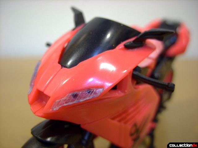 RotF Deluxe-class Autobot Arcee- vehicle mode (nose detail)