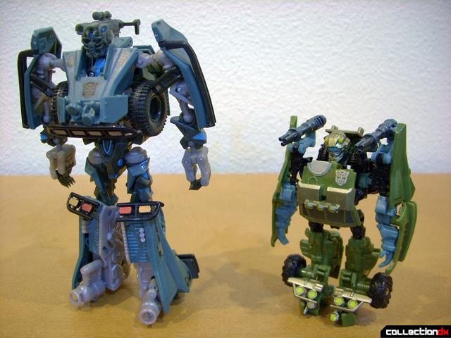 Scout-class Dune Runner (R) and Deluxe-class Landmine (L) in robot mode (front)