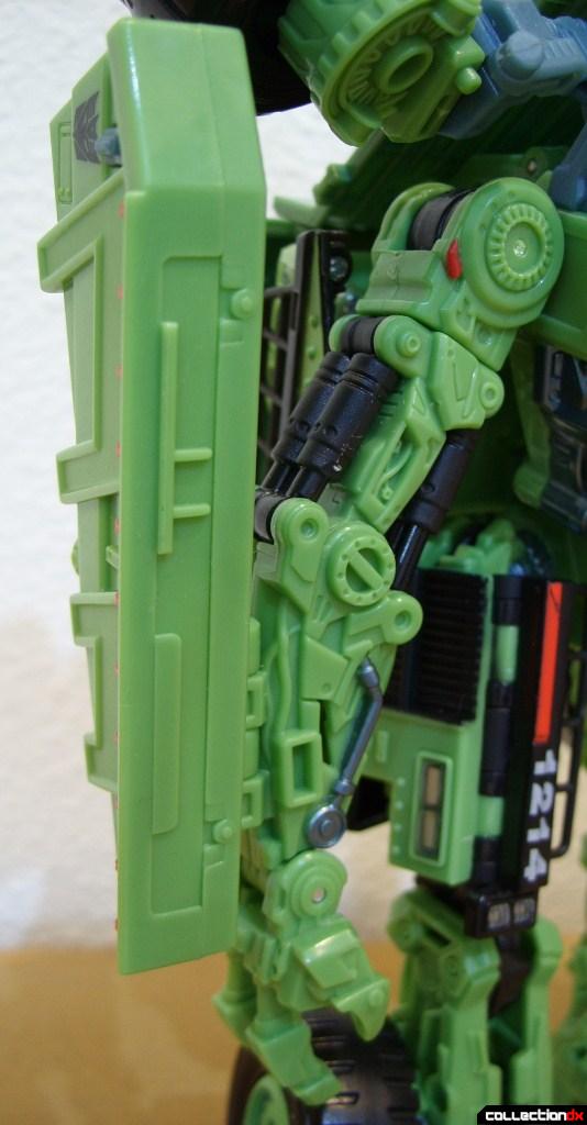 RotF Voyager-class Decepticon Long Haul- robot mode (right arm detail)