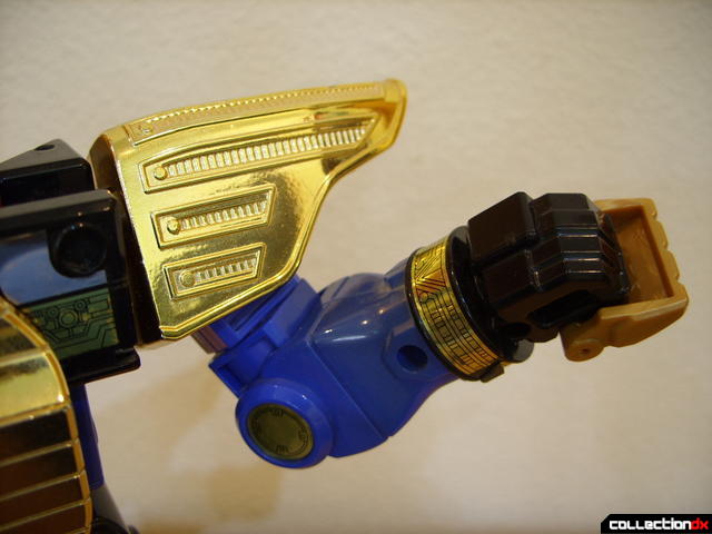 Deluxe Zeo Megazord (left arm posed)