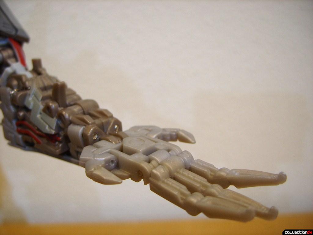 Masterpeice Movie Series Starscream- Robot Mode (left hand opened)