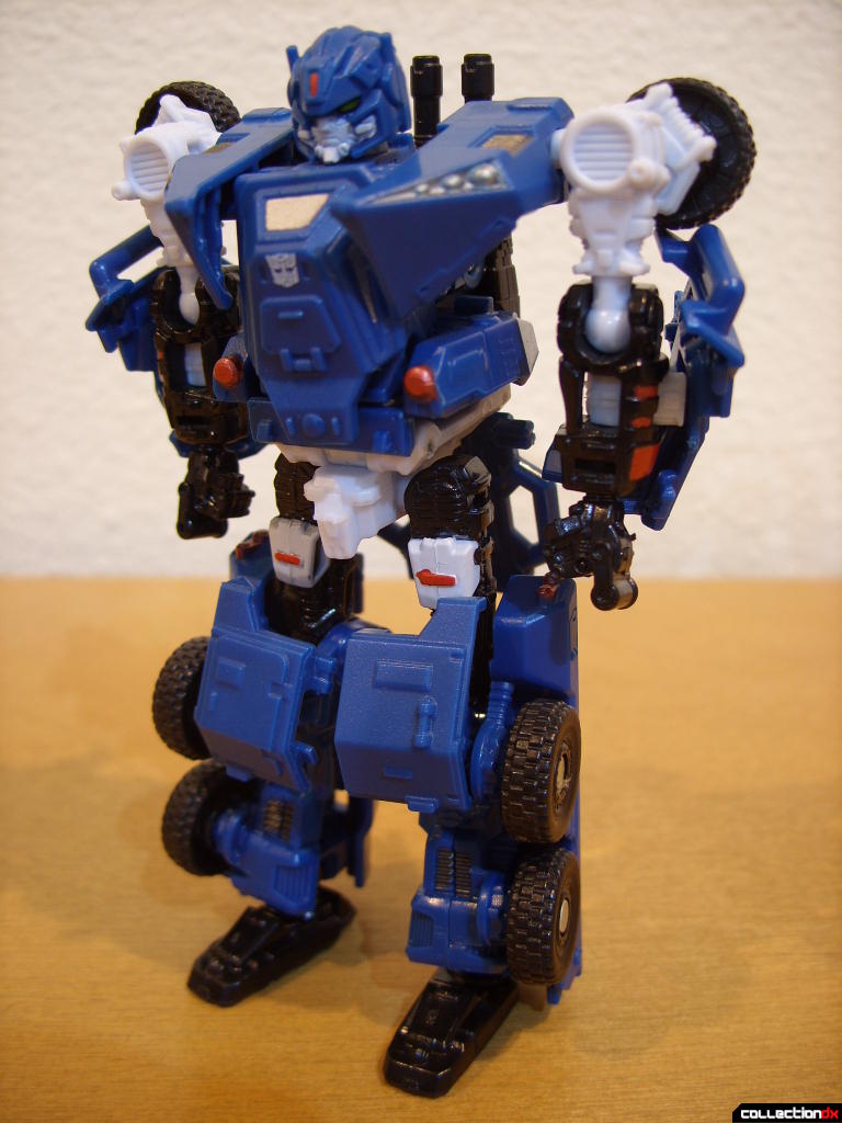 Scout-class Autobot Breacher- Robot Mode (front)