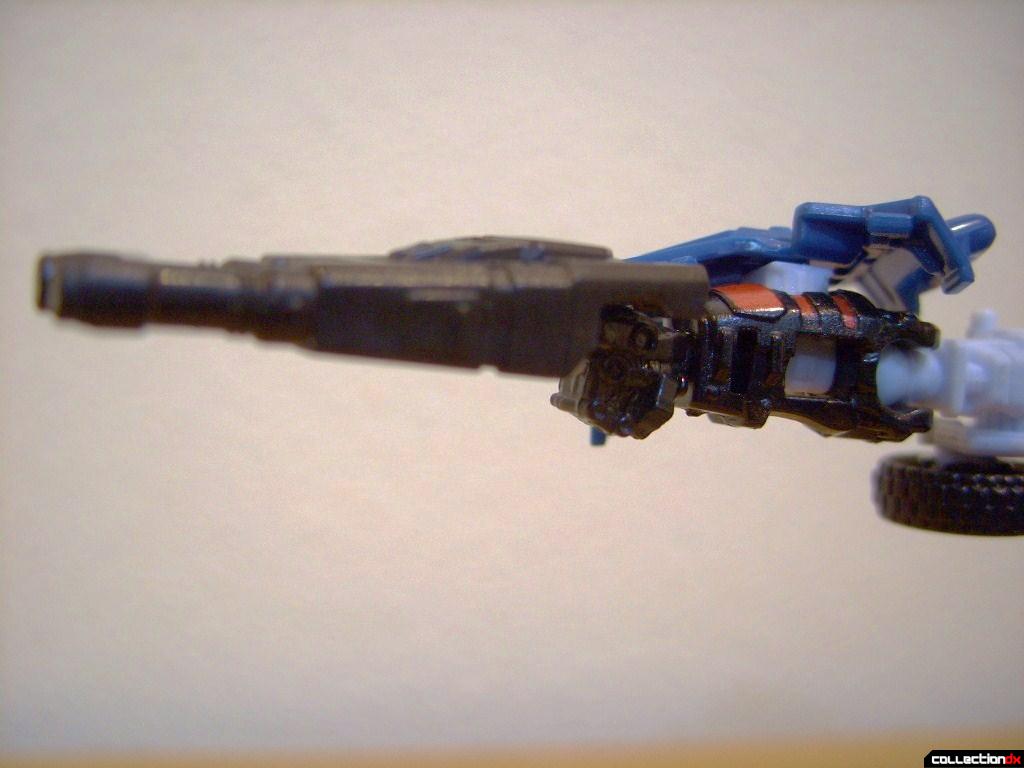Scout-class Autobot Breacher- Robot Mode (rifle attached to bar on right knuckles)